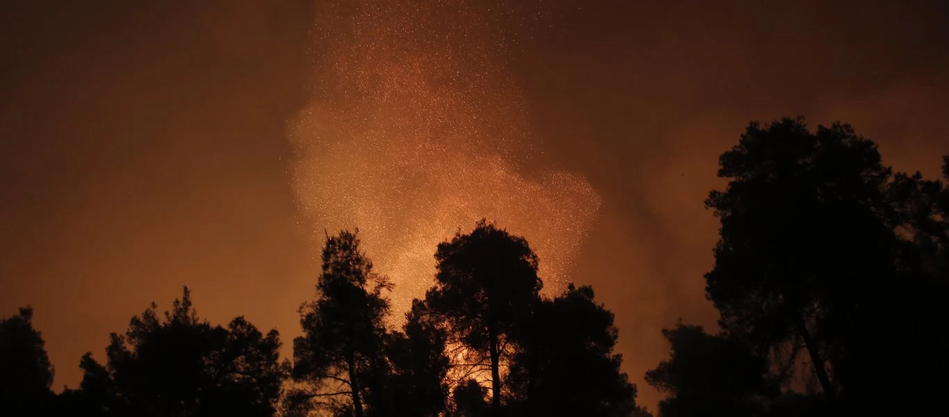 Συνεχίζεται ο εφιάλτης στην Εύβοια: Απειλεί Καματριάδες και Αβγαριά η φωτιά - Με... εκκενώσεις απαντάει η κυβέρνηση